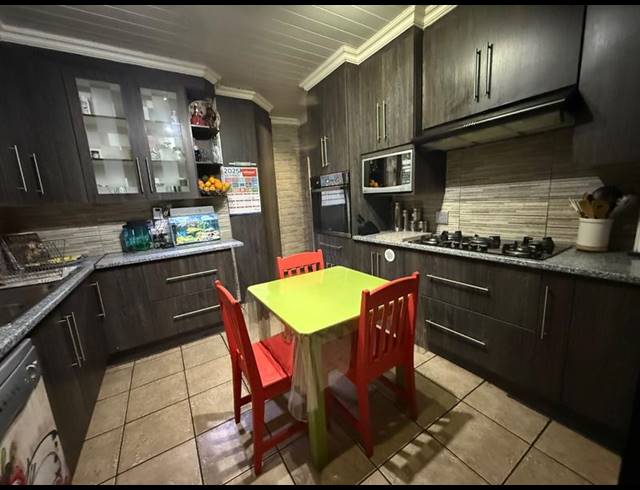 6 BEDROOM HOUSE FOR SALE IN VANDERBIJLPARK CW 6